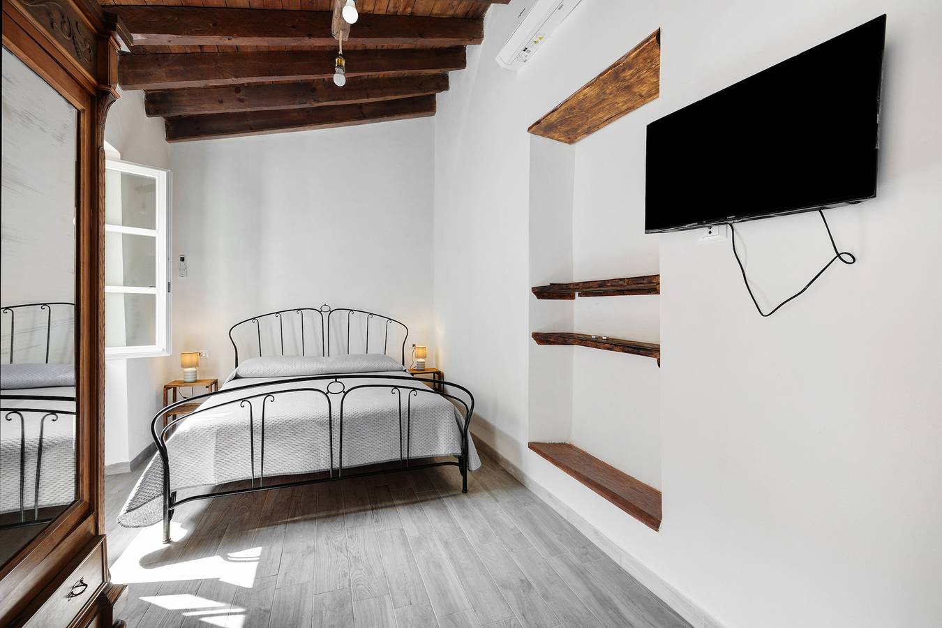 Geheel appartement, Appartement 'Zia Lina 2' met Uitzicht op de Bergen, Wifi en Airconditioning in Zuccarello, Riviera di Ponente