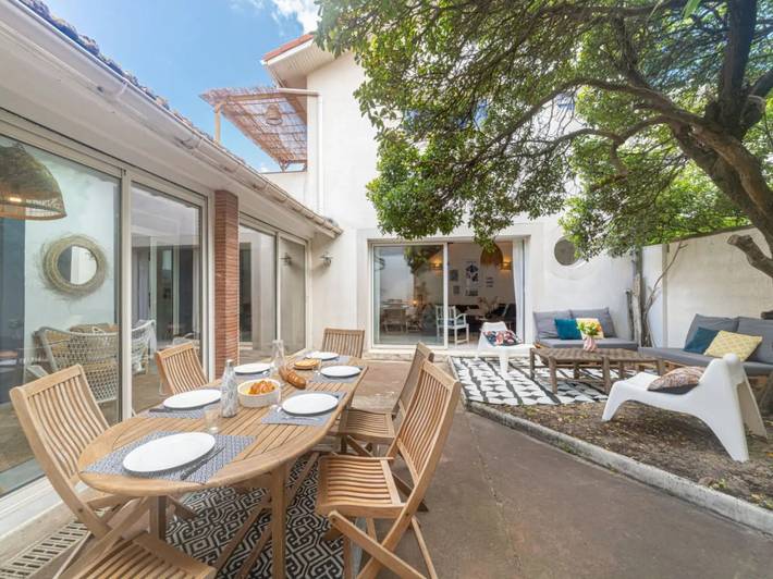 Gîte pour 7 personnes, avec terrasse et jardin - 1