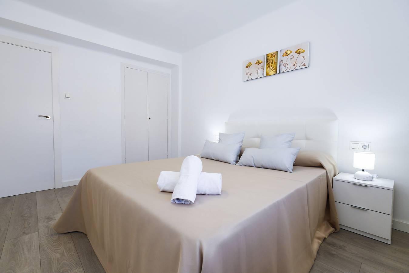 Apartamento entero, Pineda 7 con piscina comunitaria, playa a 100m in Platja de la Pineda, Costa Dorada