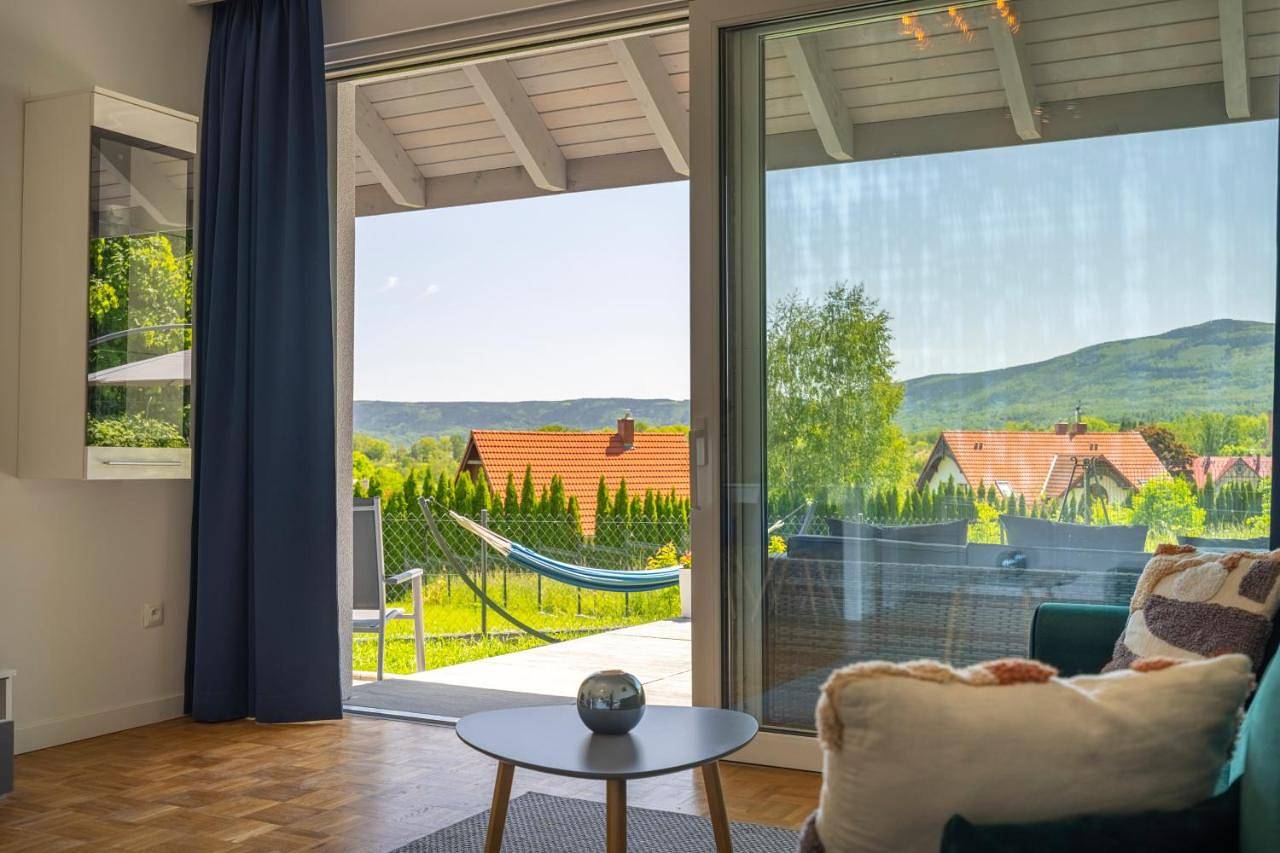 Domek Ale Fajnie - taras z widokiem na góry in Miłków, Sudety (Polska)