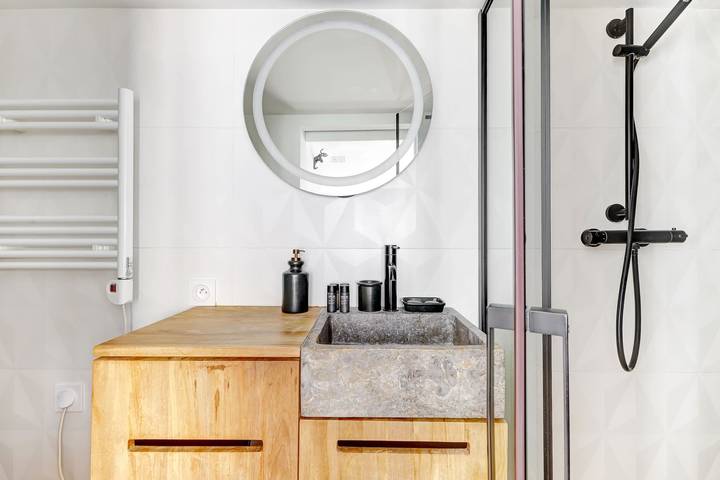 Entire apartment, Studio lumineux au coeur de Paris in Paris, Ile de France