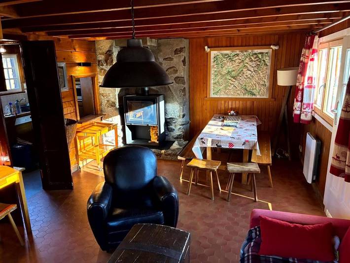 Gîte pour 7 personnes, avec vue et jardin, adapté aux familles dans Office De Tourisme Des Contamines Montjoie - 4