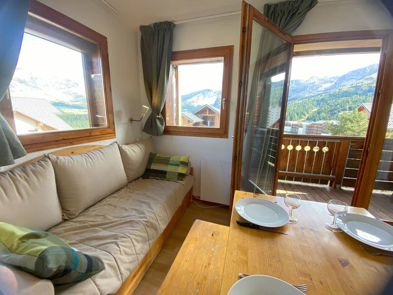 Ganze Wohnung, Gemütliche 6-Personen-Wohnung mit Balkon, Geschäfte und Pisten 250m - Superdévoluy in Saint-Étienne-en-Dévoluy, Le Dévoluy