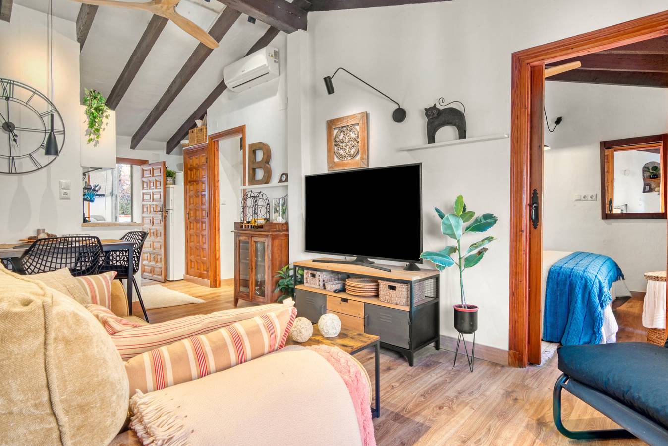 Appartement entier, Appartement 'El Encanto Antiguo' avec terrasse privée et climatisation in Vieille ville de Denia, Dénia