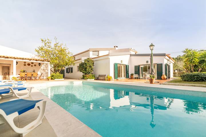 Location de vacances pour 8 personnes, avec Terrasse ainsi que Jardin et Piscine dans Lagoa de Albufeira