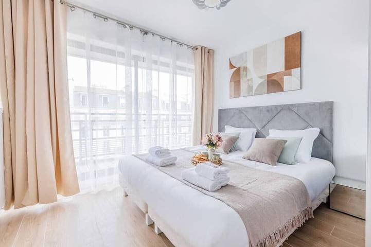 Entire apartment, Levallois - Balcon - 1 chambre in Levallois-Perret, Hauts-de-Seine