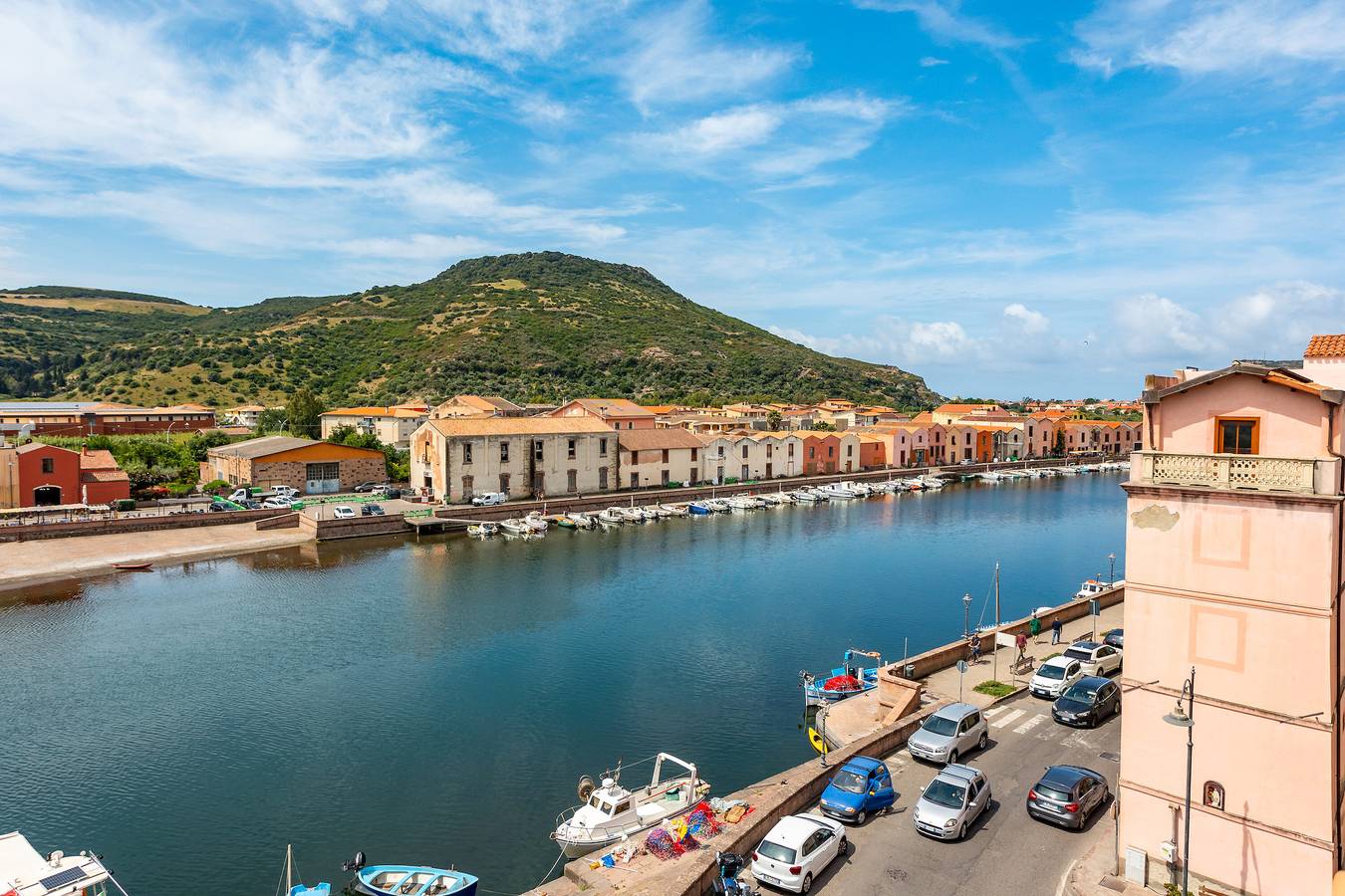 Entire apartment, Apartment 'L'attico Sul Fiume' with Private Terrace, Wi-Fi and Air Conditioning in Bosa, Planargia