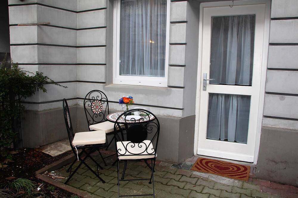Ganze Wohnung, Exclusive holiday apartment in Berlin's old building with private terrace in Moabit Berlin, Berlin