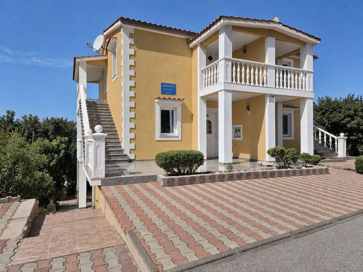 Ferienwohnung für 2 Personen, mit Balkon und Terrasse sowie Garten