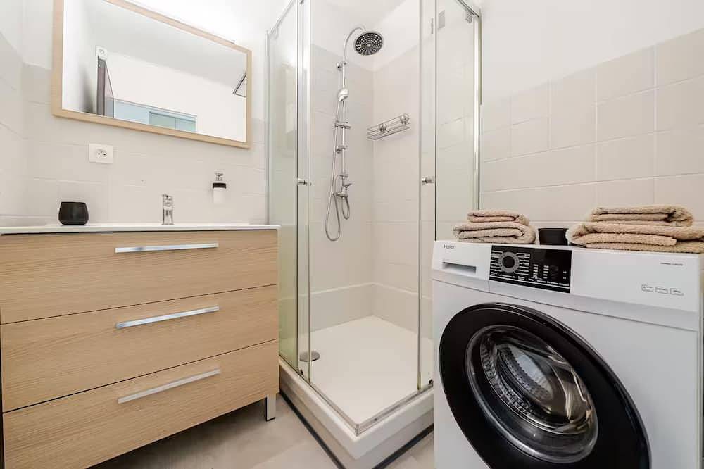 Entire apartment, Superb studio with river access and private square in Vals-les-Bains, Parc naturel régional des Monts d'Ardèche