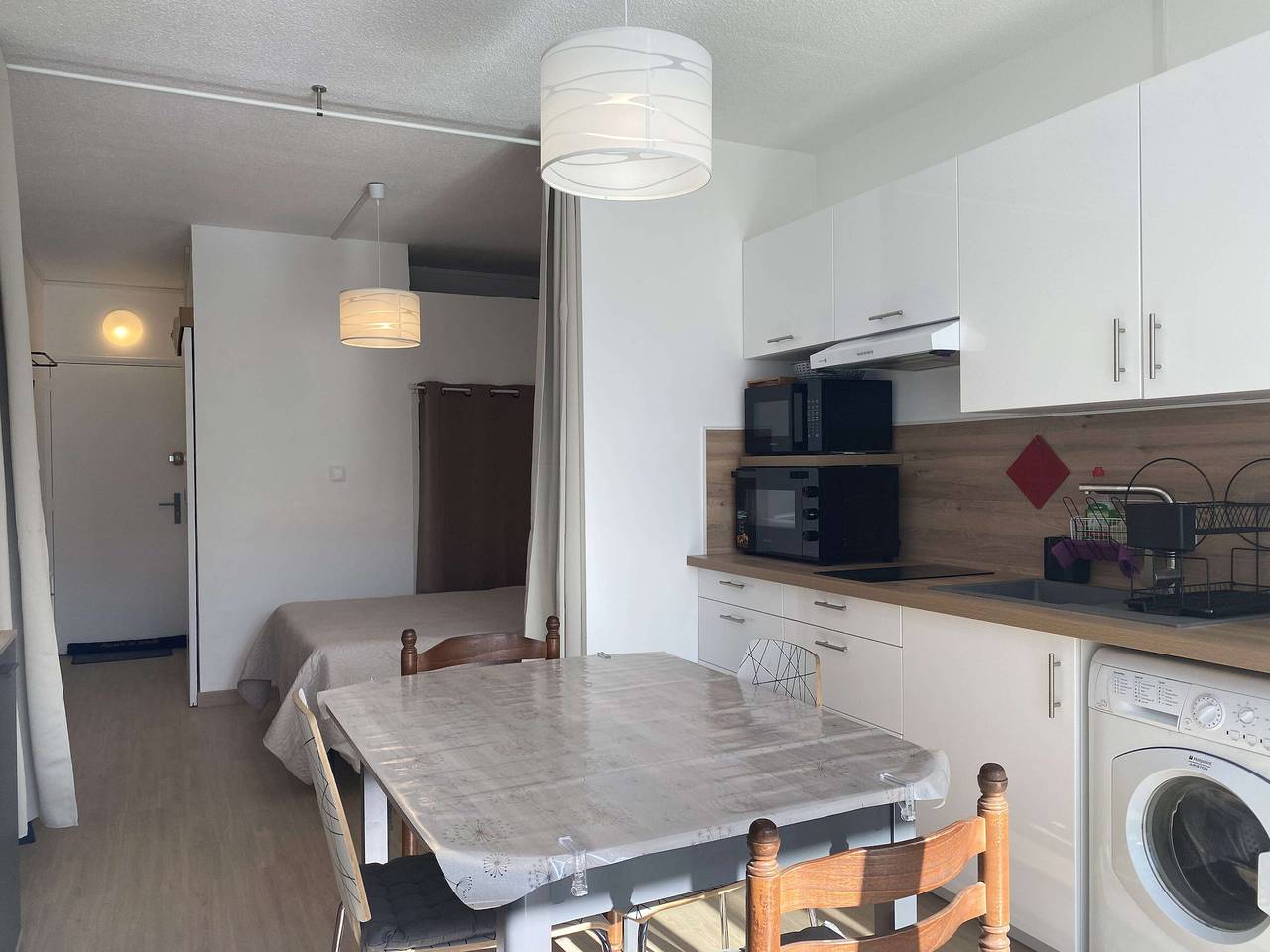 Entire apartment, Charming renovated studio with terrace, air conditioning and Wifi in Balaruc-les-Bains in Balaruc-les-Bains, Côte d'Améthyste