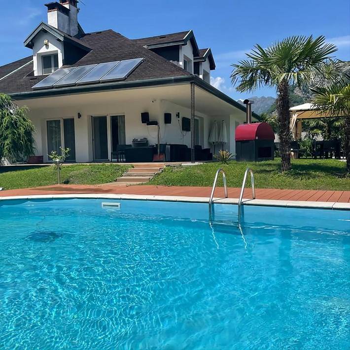 B&b per 2 persone, con Terrazza e Idromassaggio nonché Giardino e Piscina sul Lago Maggiore