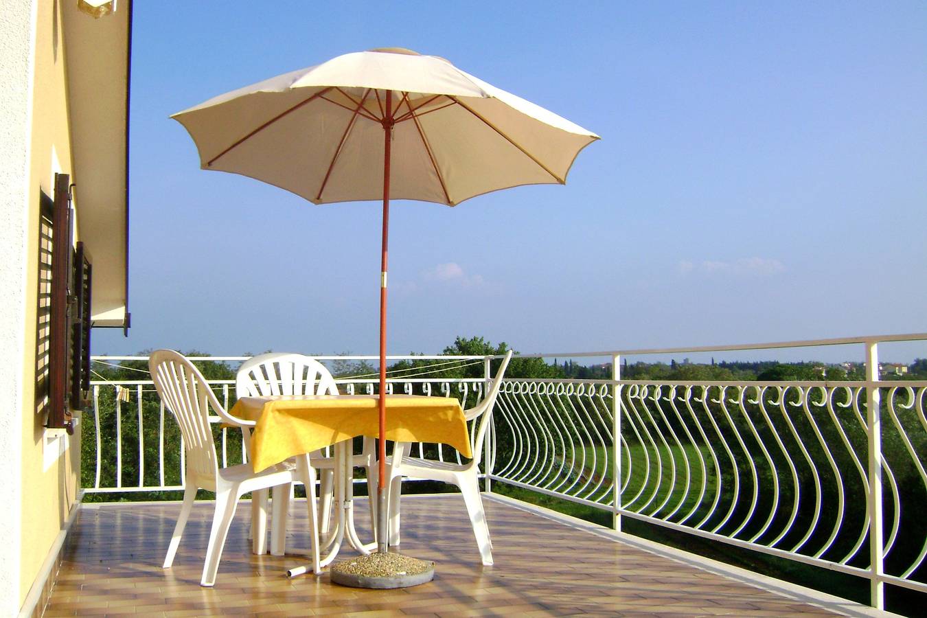 Ganze Wohnung, 1-Zimmer-Ferienwohnung mit Terrasse Basanija, Umag A-7149-a in Umag, Umag und Umgebung