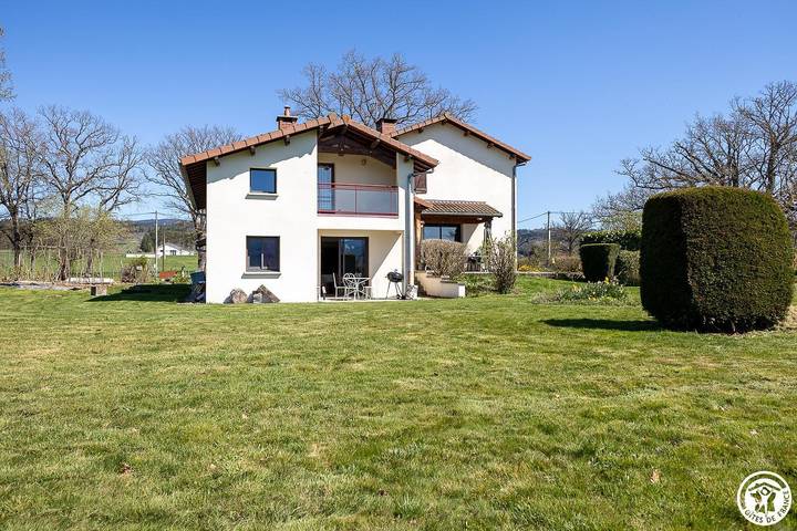 Gîte pour 5 personnes, avec Terrasse ainsi que Jardin et Vue