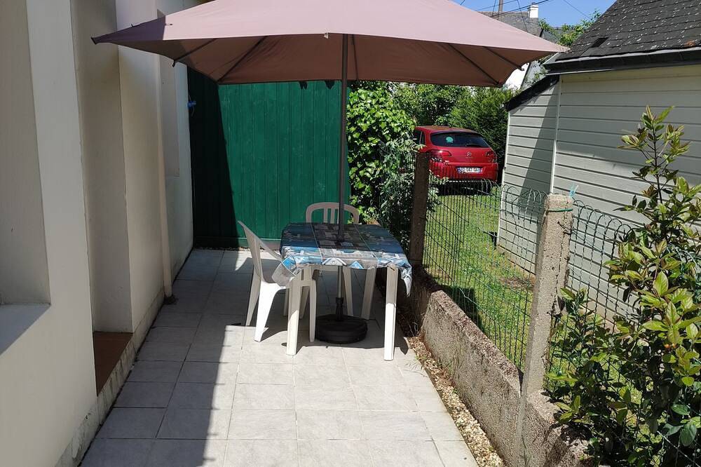 Entire apartment, Comfortable ground-floor 2-room apartment, 150 meters from the beach. in Damgan, Côte des Mégalithes