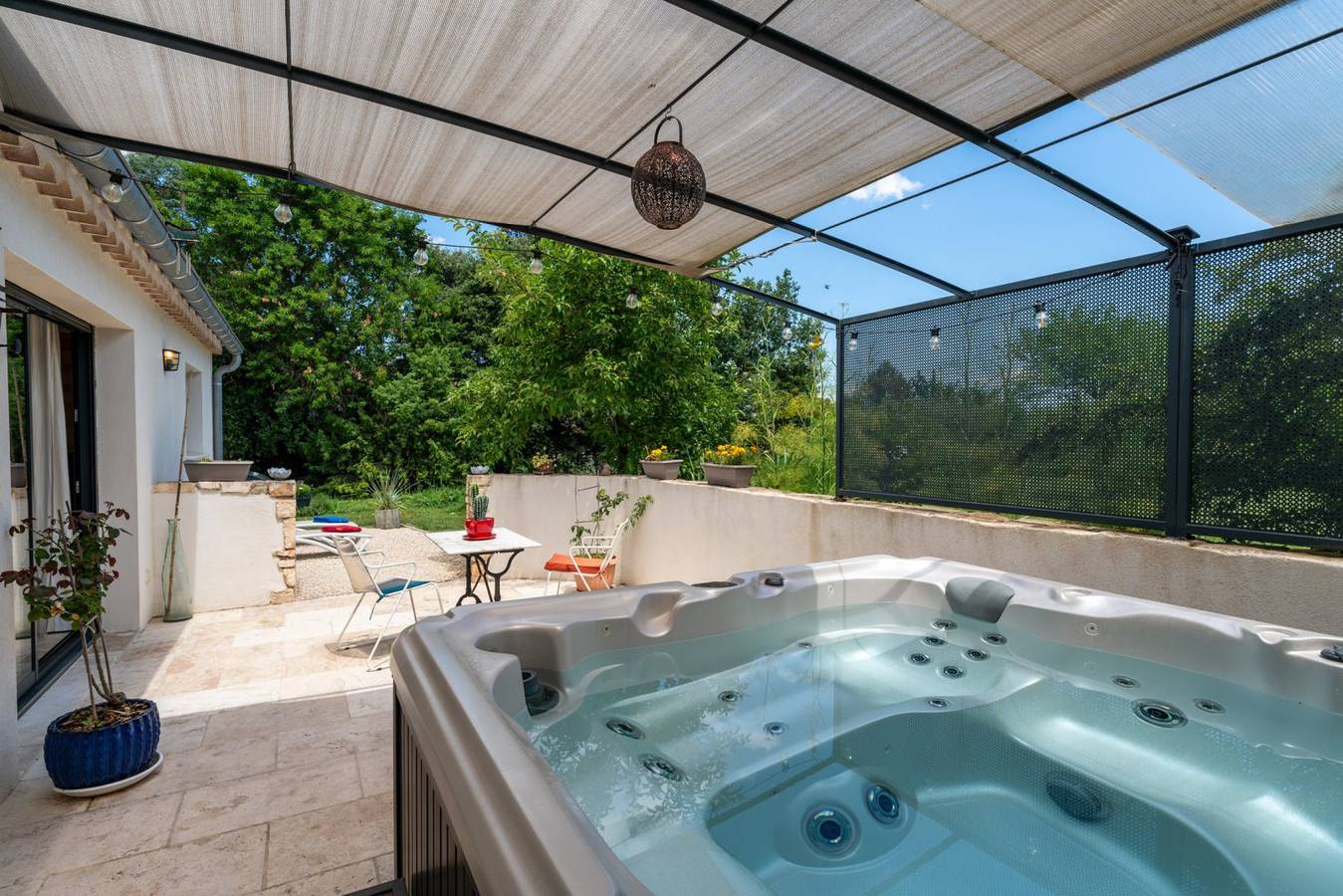 Le Titibu, gîte et Spa entre Ardèche et Provence, clim, 5 étoiles in Saint-Paulet-de-Caisson, Région de Nîmes