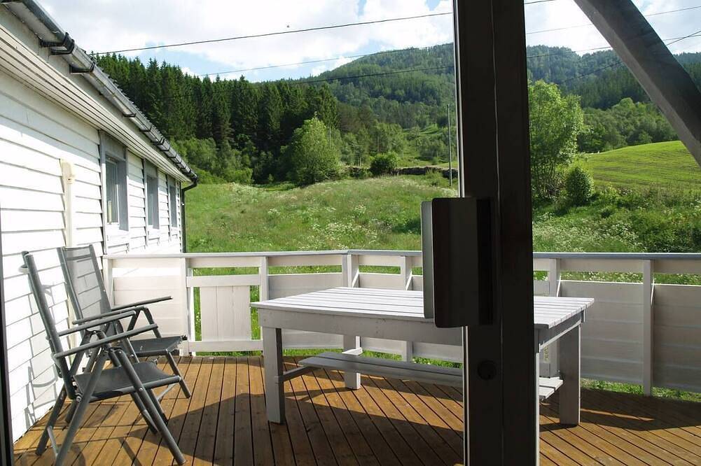 5 bedrooms, large apartment on farm, nice view and nature in Herand, Hardangerfjord