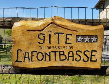 Gîte pour 8 personnes, avec terrasse et jardin dans le Cantal
