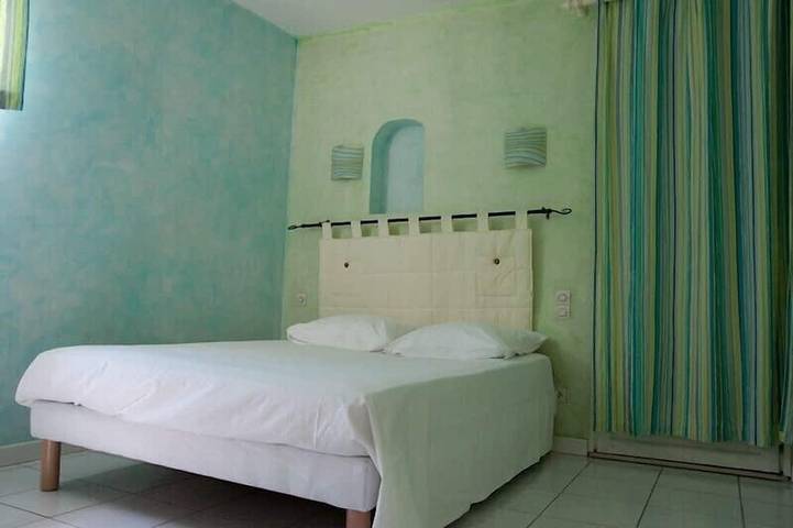 Location de vacances pour 8 personnes, avec balcon et jardin à Le Pin - 2