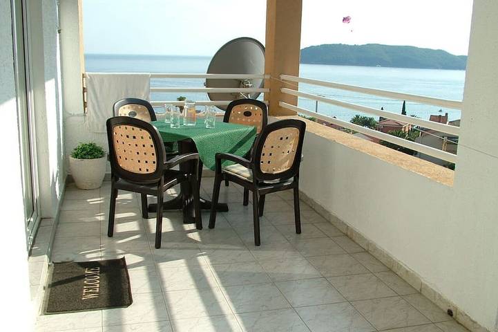 Ferienwohnung für 4 Personen, mit Whirlpool und Balkon in Montenegro