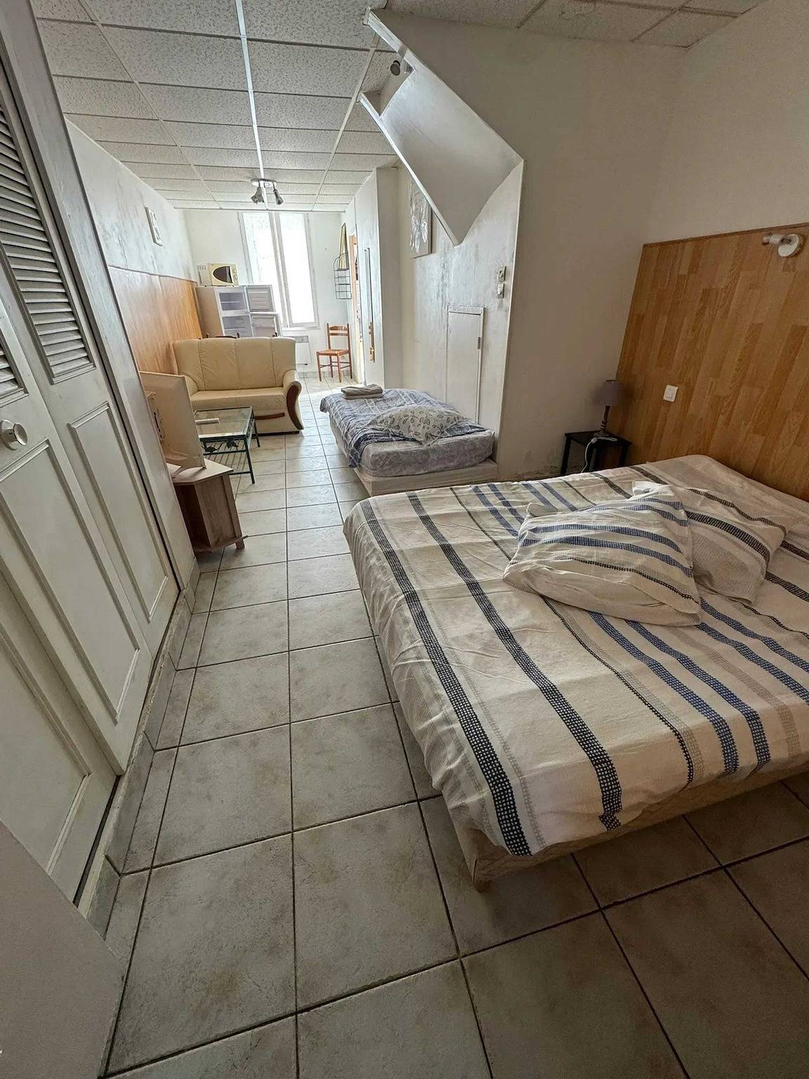 Apartamento entero, Apartamento encantador en Néris-les-Bains - 30 m² - Jardín privado in Néris-les-Bains, Región de Montluçon