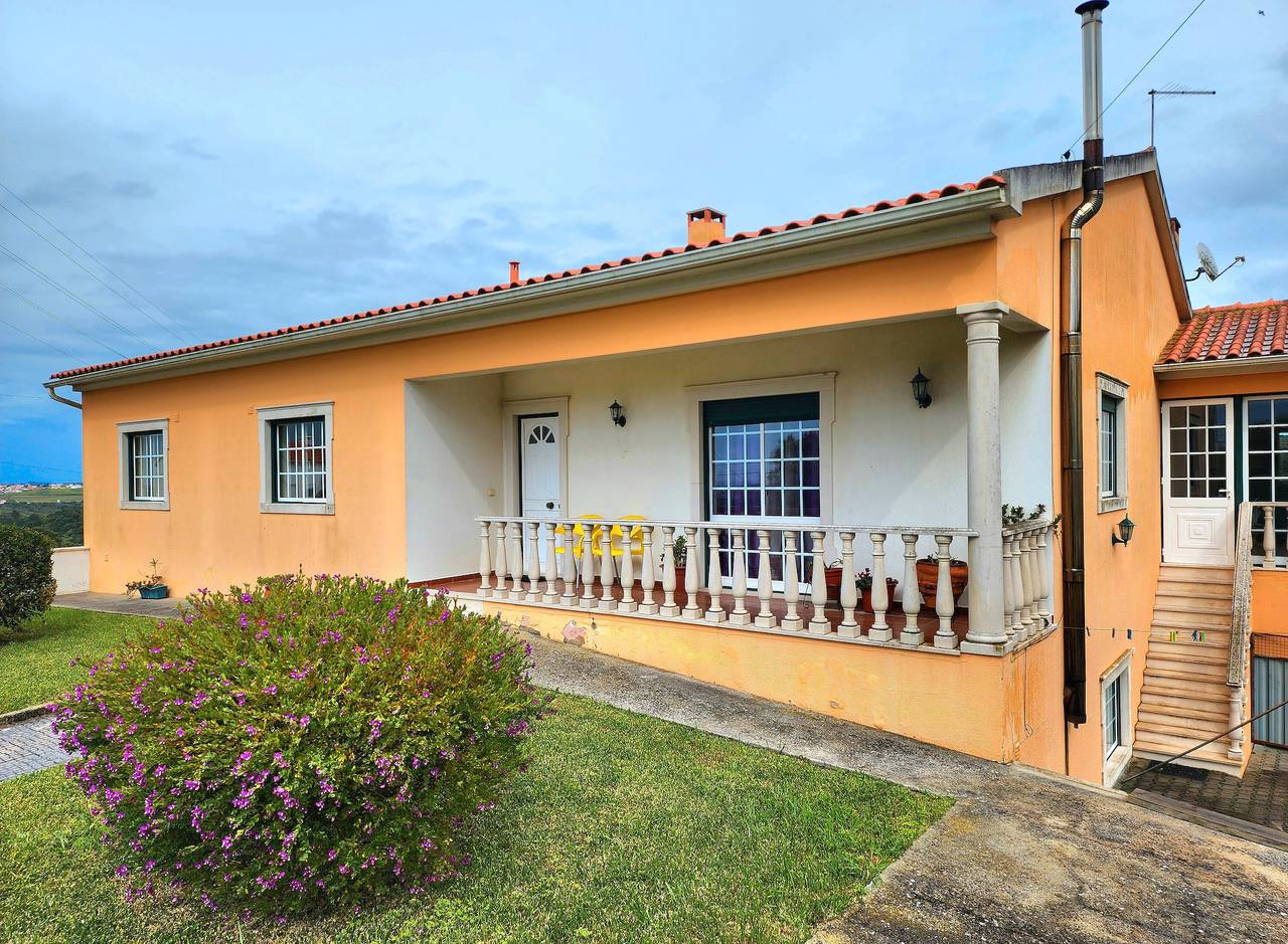 Casa Avó Judite mit Blick auf das Schloss Óbidos in Óbidos, Leiria District
