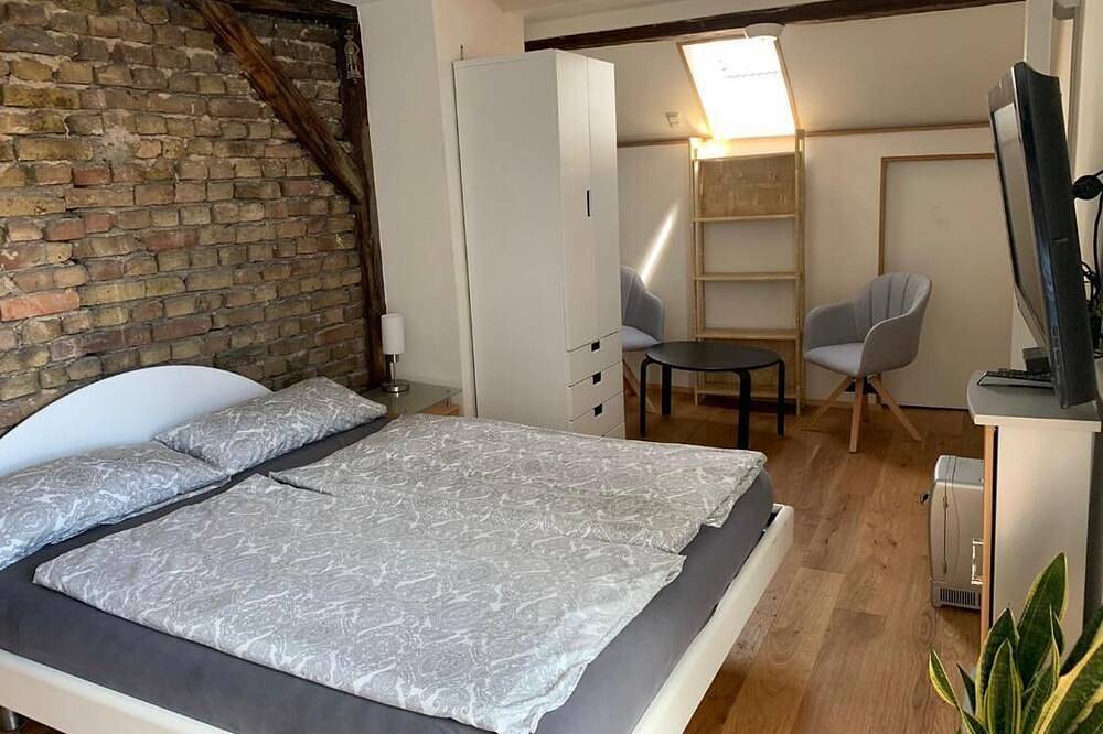 Ganze Wohnung, Ortskern Dachstudio 2 Minuten zur Drosselgasse Rüdesheim am Rhein in Rüdesheim am Rhein, Rheingau-Taunus-Kreis