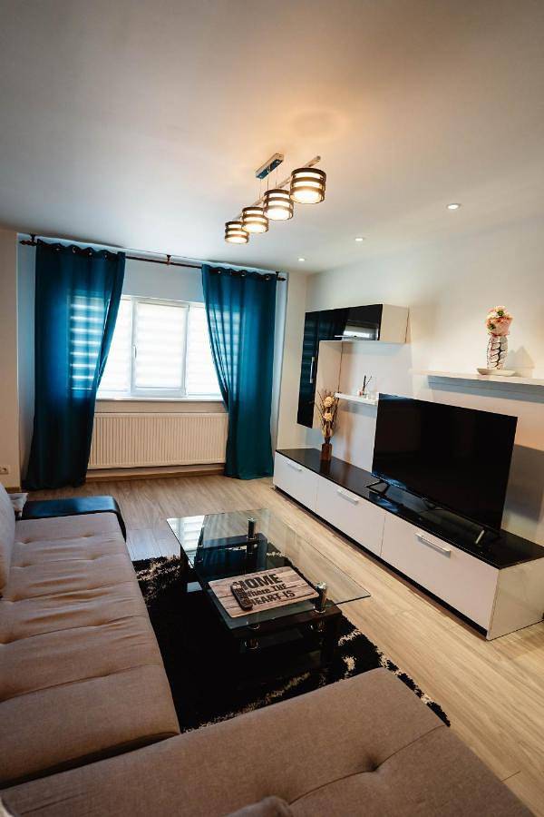 Gîte pour 5 personnes, avec balcon dans Giurgiu