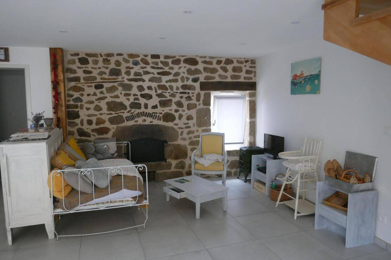 Three-Bedroom House in Trézioux, Parc Naturel Régional Livradois-Forez
