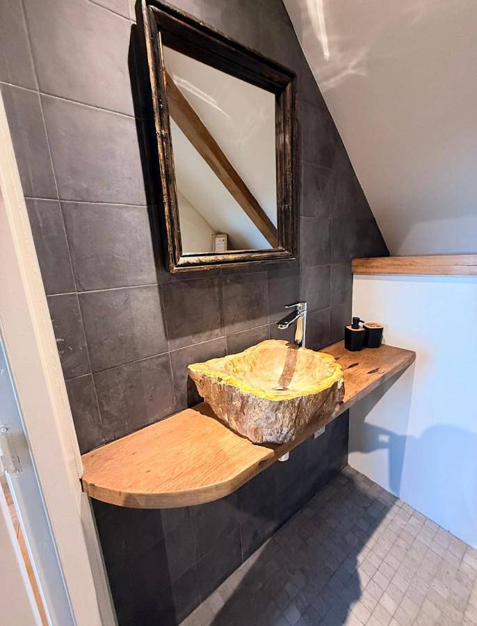 Location de vacances pour 2 personnes, avec vue ainsi que piscine et jardin à Bozouls - 2