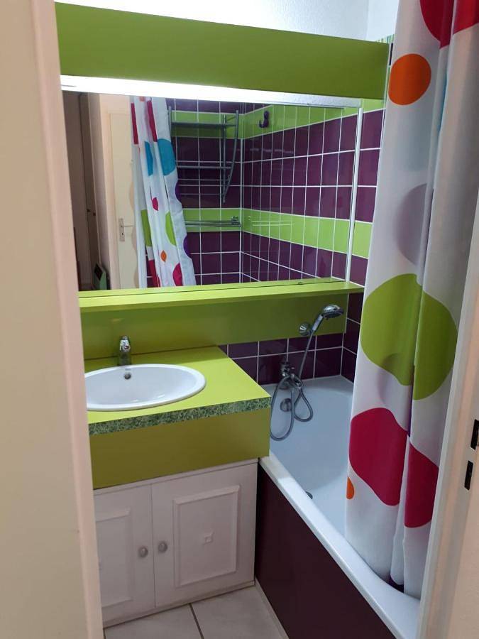 Gîte pour 4 personnes, avec vue ainsi que terrasse et piscine dans Port Gregau - 2