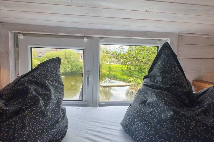 Ganze Wohnung, Modernes Tiny House am Naturteich mit Kamin und Grill - Last Minute in Großharthau, Oberlausitz-Niederschlesien