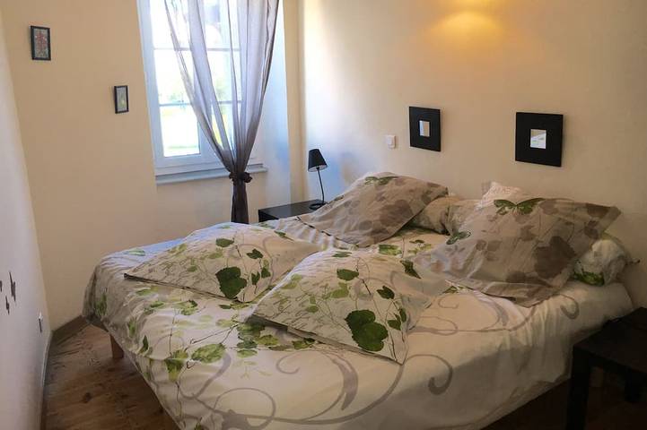 Gîte pour 4 personnes, avec balcon et jacuzzi à Saint-André-de-Vézines