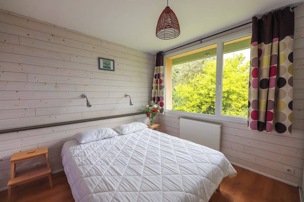 Maison familiale 6/8 personnes à 100m de la mer/Gr34 avec piscine in Guissény, Région de Brest