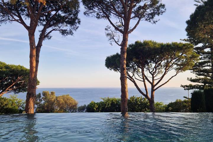 Ferienwohnung für 2 Personen, mit Garten und Balkon sowie Pool in Nizza