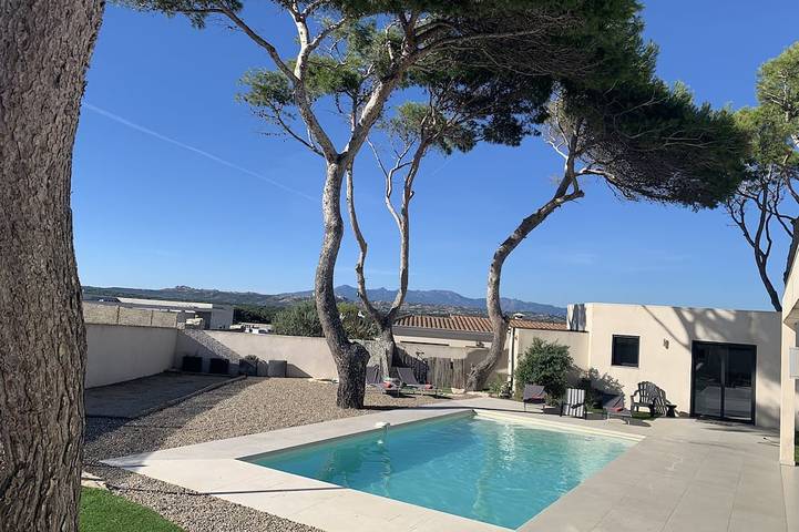 Villa pour 10 personnes, avec jardin ainsi que terrasse et jacuzzi à Bonifacio