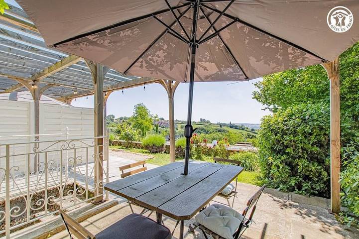Location de vacances pour 3 personnes, avec jardin et piscine à Saint-Sernin-du-Plain - 4