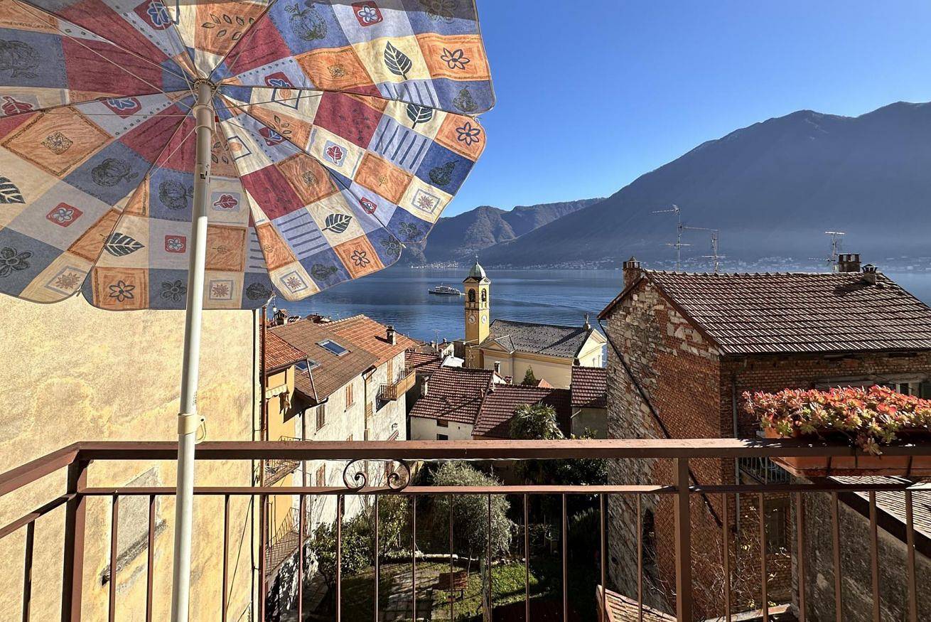 Ganze Wohnung, Faro sul lago apt in Colonno, Comer See