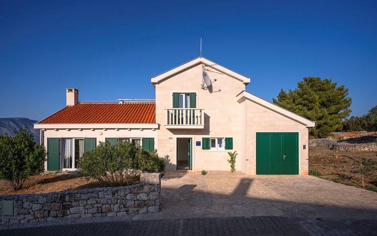Villa pour 8 personnes, avec piscine et jardin, animaux acceptés à Stari Grad - 4