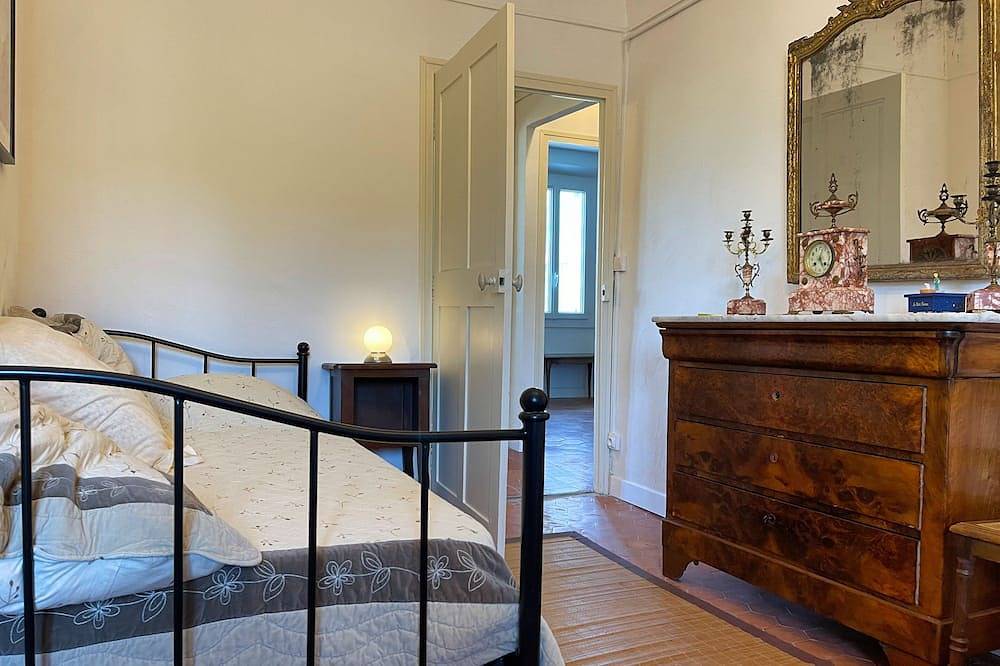 18th century village house 15 minutes from the beaches.\ni in Le Castellet, Region de Toulon