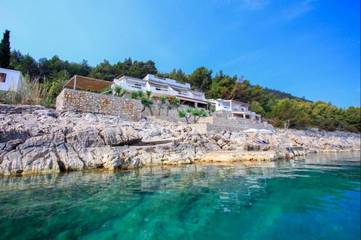 Gîte pour 4 personnes, avec jardin ainsi que vue et terrasse dans Hvar