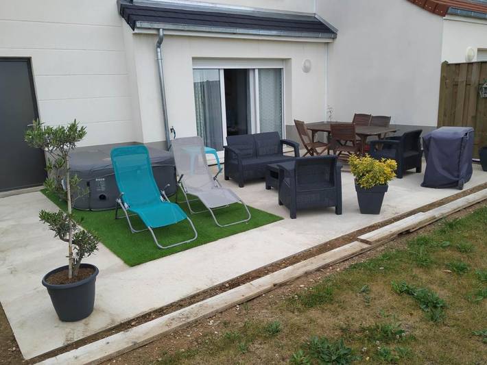 Gîte pour 5 personnes, avec jacuzzi et jardin à Barjouville