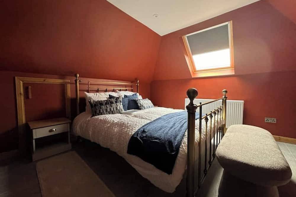 Beautiful Scottish mews with hot tub in Firth Of Clyde