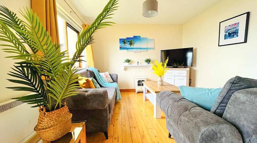 Holiday rental for 6 people, with Balcony and Hot tub as well as Terrace and Garden in Youghal