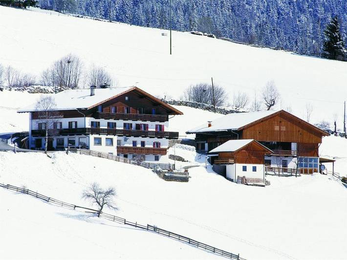 Ferienwohnung für 5 Personen, mit Garten und Ausblick in Meransen