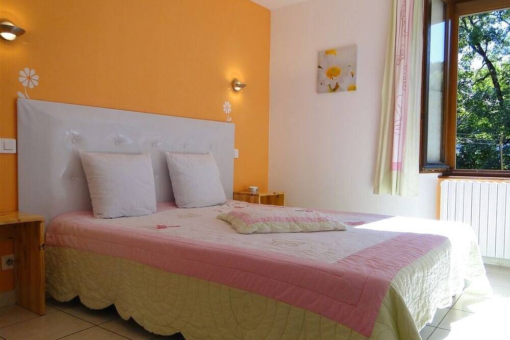 Apartamento entero, Gîte n ° 295 du Haut-Jura con Spa y sauna, clasificado 2 mazorcas de maíz en Gîtes de France in Foncine-le-Haut, Parc naturel régional du Haut-Jura