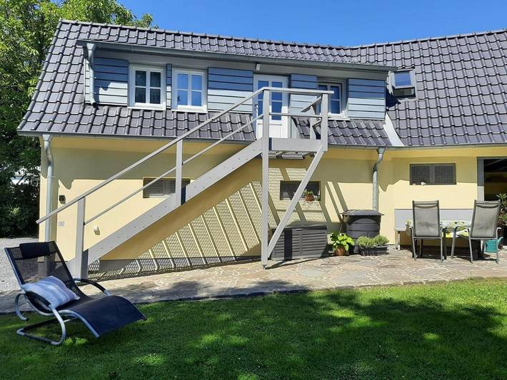Ferienwohnung für 2 Personen, mit Terrasse und Garten sowie Ausblick in Hennef