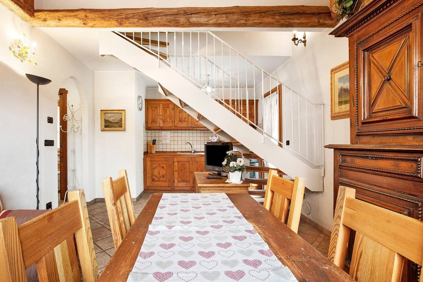 Ganze Wohnung, Ferienwohnung 'Trilocale 8' mit Bergblick, gemeinsamer Terrasse und Wlan in Gressan, Comune di Gressan