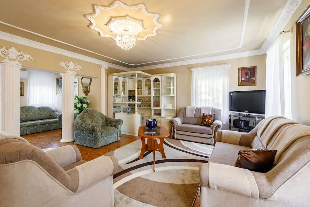 Villa for 11 Guests in Balatonföldvár, Southern Transdanubia