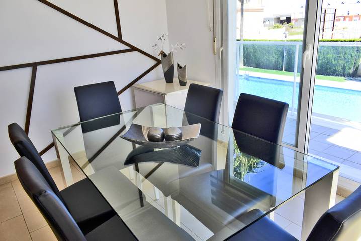 Holiday rental for 4 people, with terrace and garden as well as children pool in Oliva